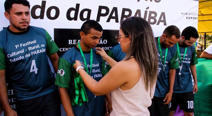 Entrega de medalhas aos atletas do 1º Festival Cultural Rural Esportivo